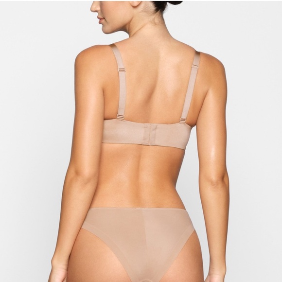SKIMS NO SHOW UNLINED BALCONETTE BRA - Picture 2 of 12